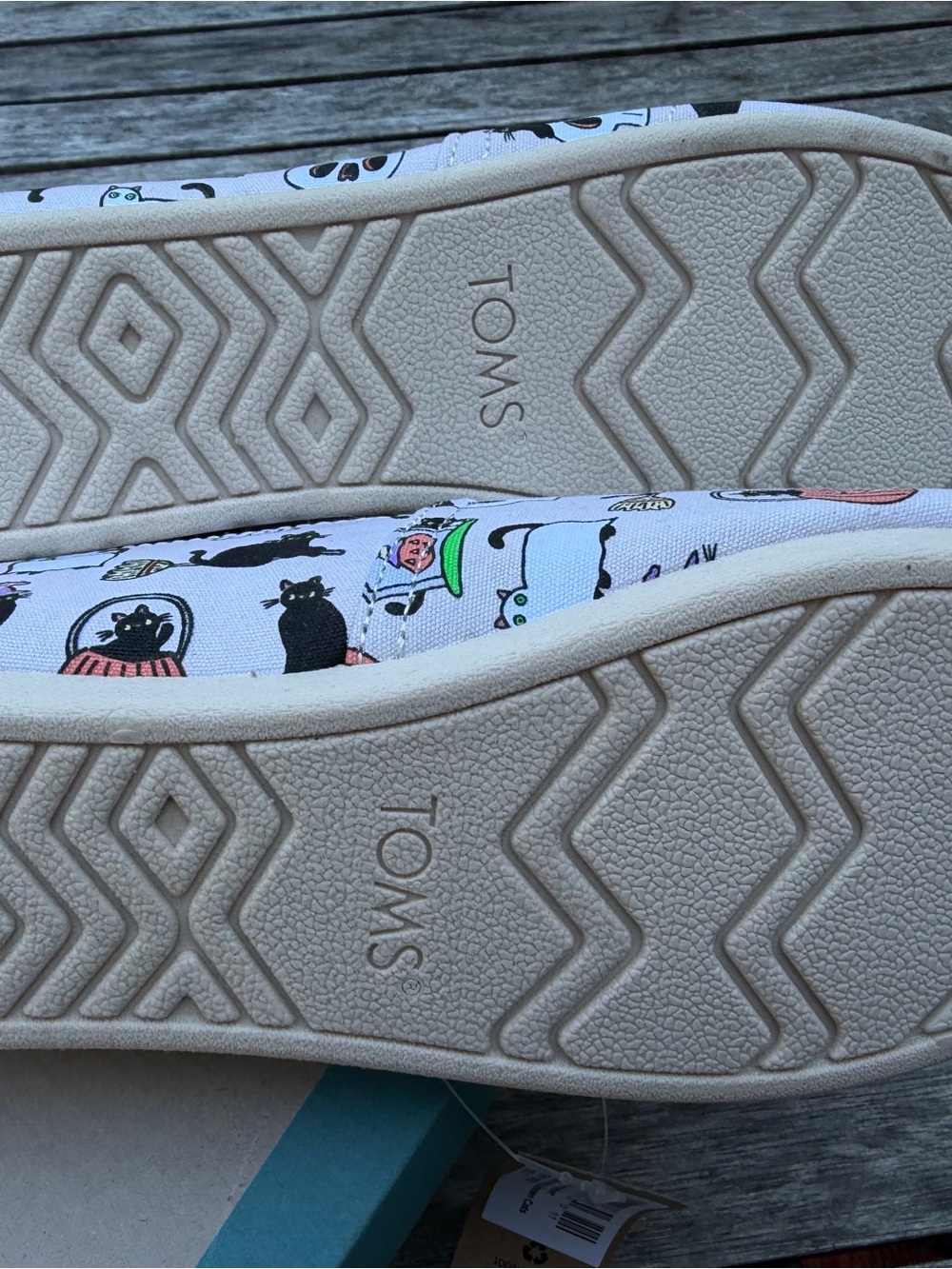 NWT TOMS Belmont Halloween Cats Glow in the Dark Slip-Ons Size 9 - Picture 5 of 7